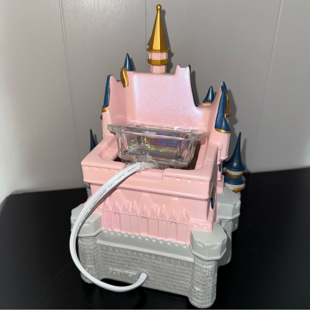 ✨🆕 Scentsy Disney Cinderella 50th Anniversary Castle Warmer - Picture 6 of 16